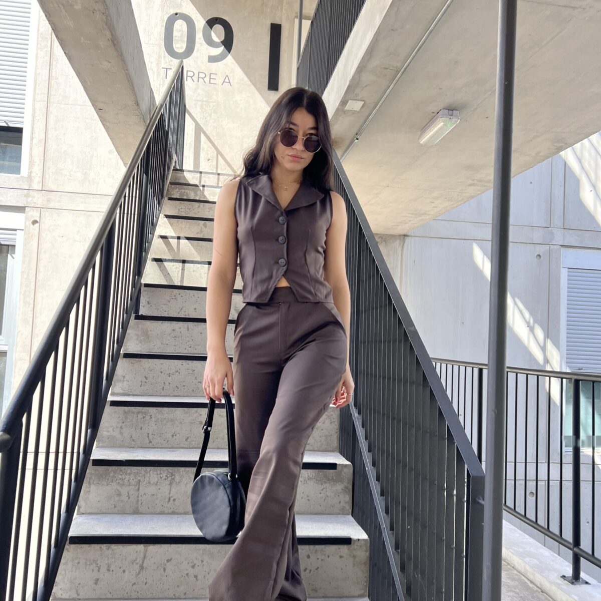 Conju Héroe marrón