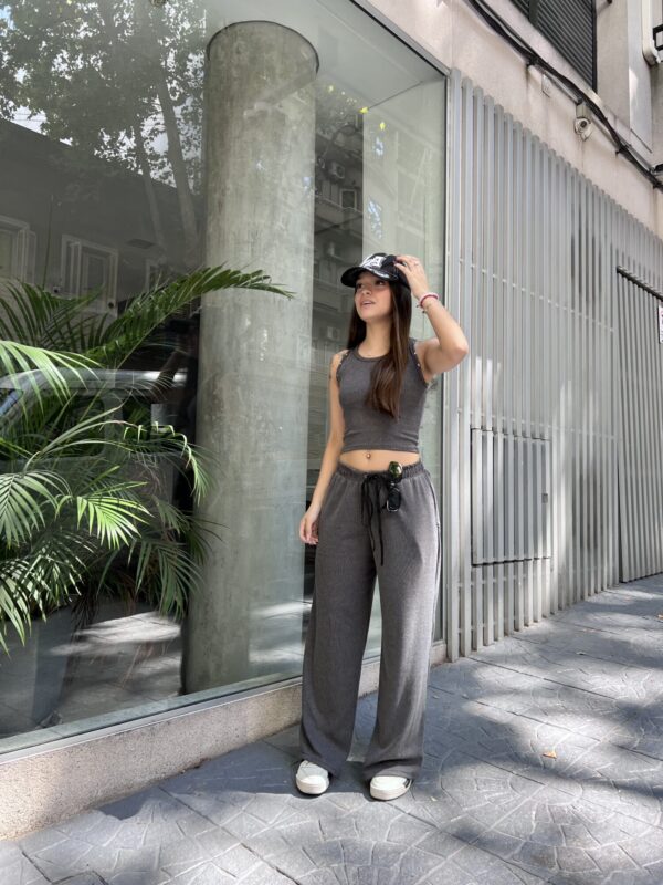 Conju Daily Muse Negro