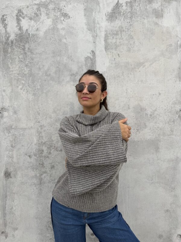 IMG_6611 Polera Open Mood Gris