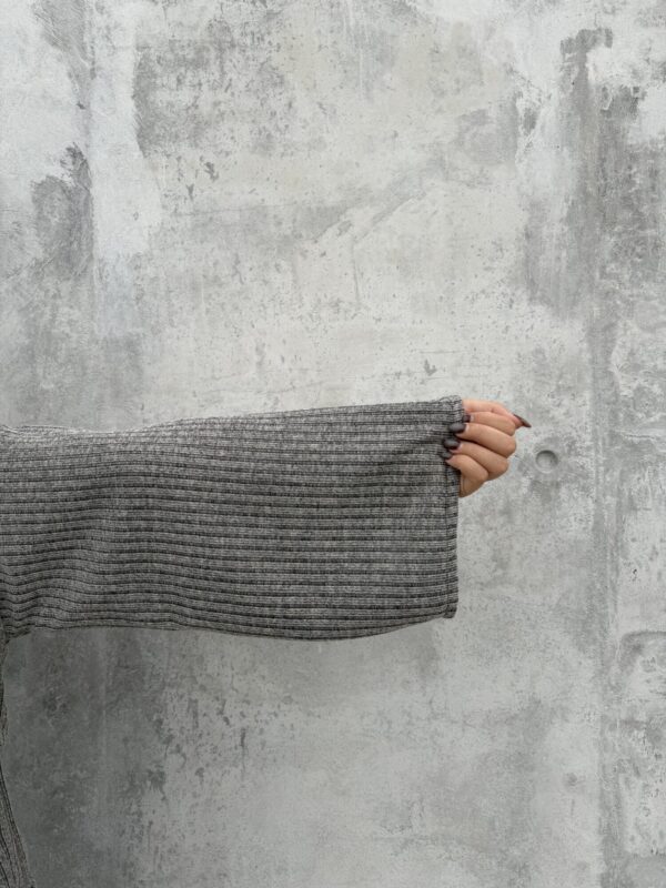 IMG_6613 Polera Open Mood Gris