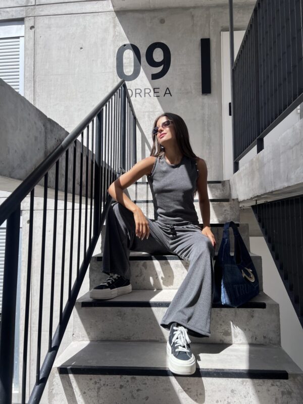 Conju Daily Muse Negro