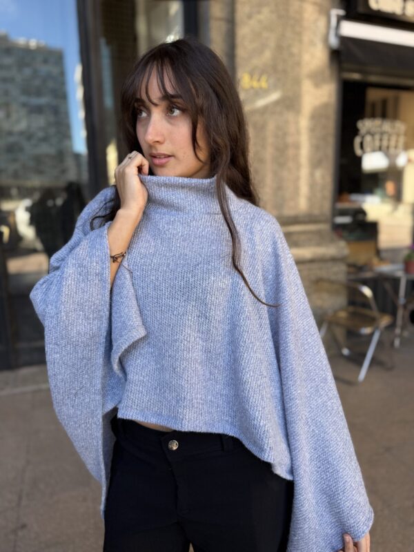 IMG_7782 Poncho Velvet Air Celeste