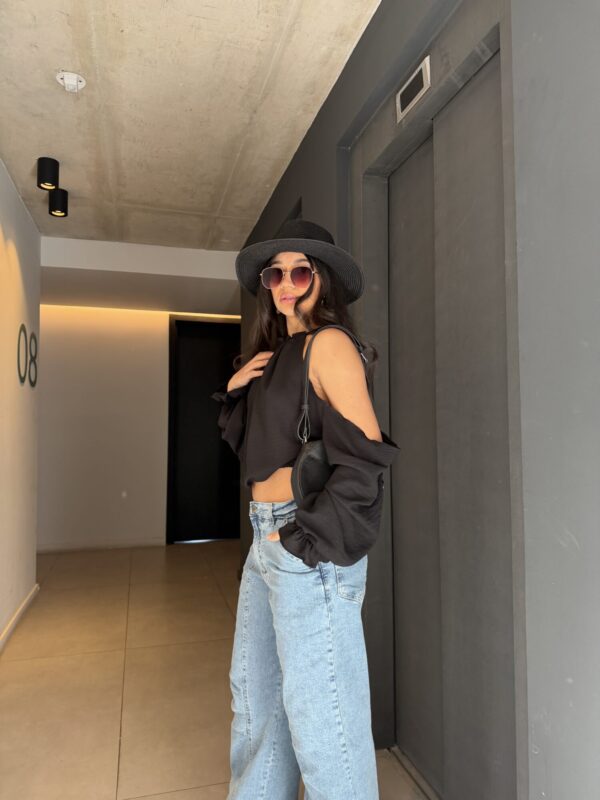 IMG_5469 Blusa Capri Negra